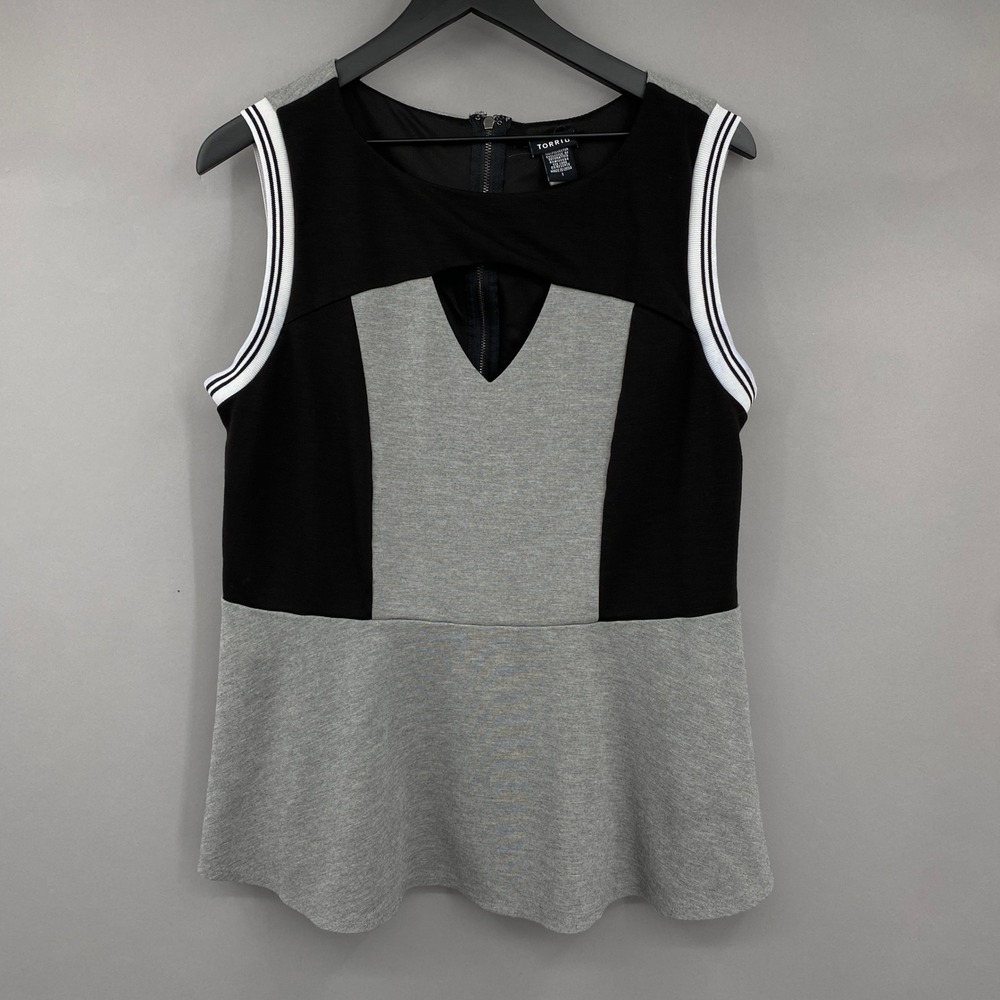 Torrid Peplum Top Women Size 1 1X Sleeveless Cutout Back Zip Black Gray
Twee Mod